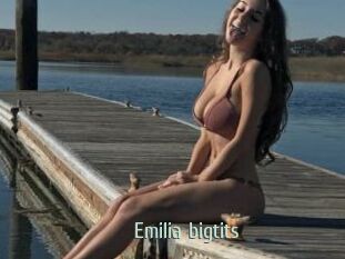 Emilia_bigtits