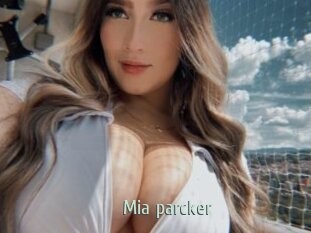 Mia_parcker
