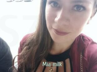 Mia_milk