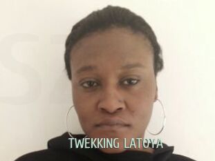 TWEKKING_LATOYA